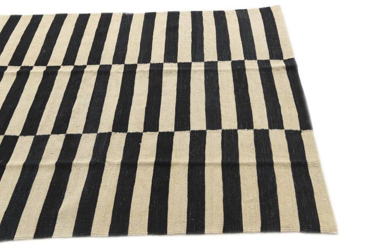 Detail image of 4' 2 x 5' 9 Hand Woven Kilim Modern Wool Rug