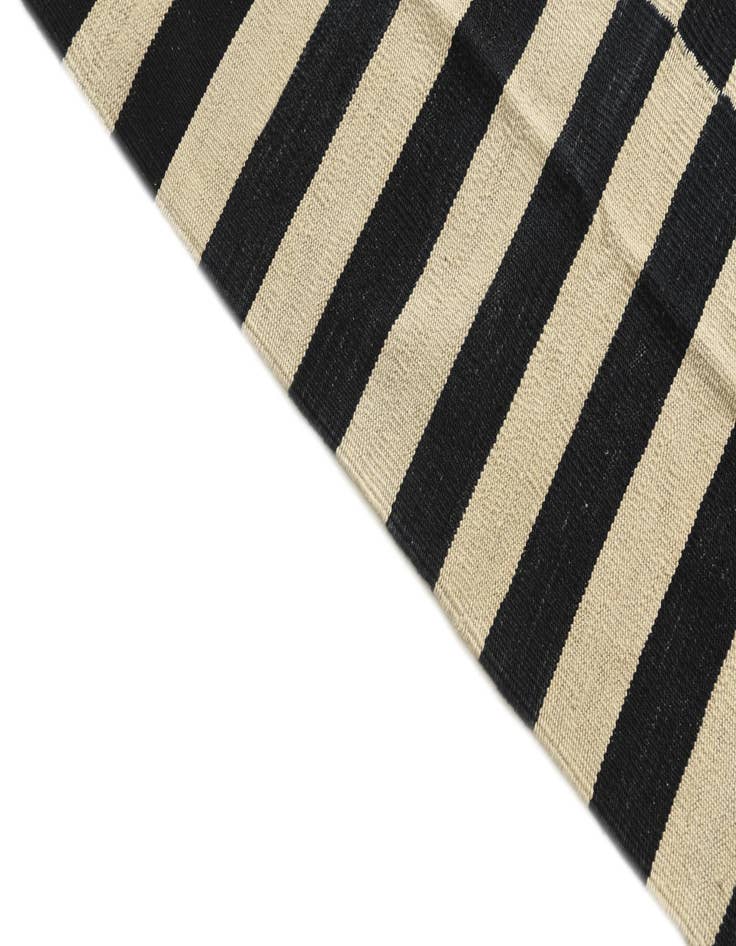 Detail image of 4' 2 x 5' 9 Hand Woven Kilim Modern Wool Rug