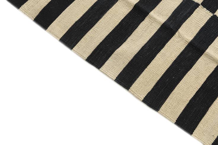Detail image of 4' 2 x 5' 9 Hand Woven Kilim Modern Wool Rug