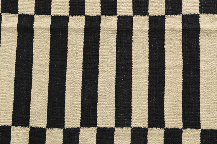 Detail image of 4' 2 x 5' 9 Hand Woven Kilim Modern Wool Rug
