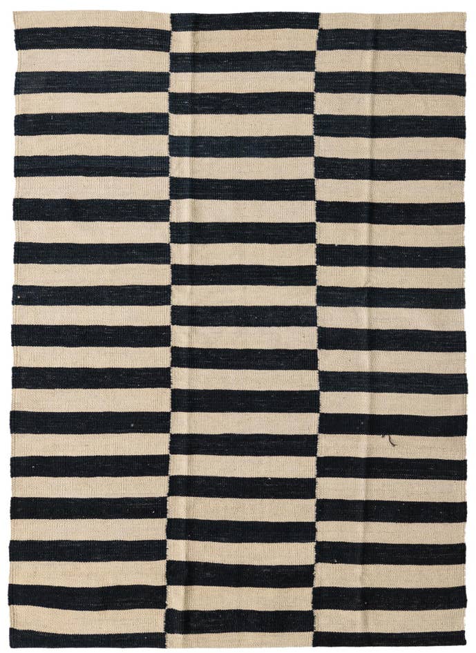 Detail image of 4' 2 x 5' 9 Hand Woven Kilim Modern Wool Rug