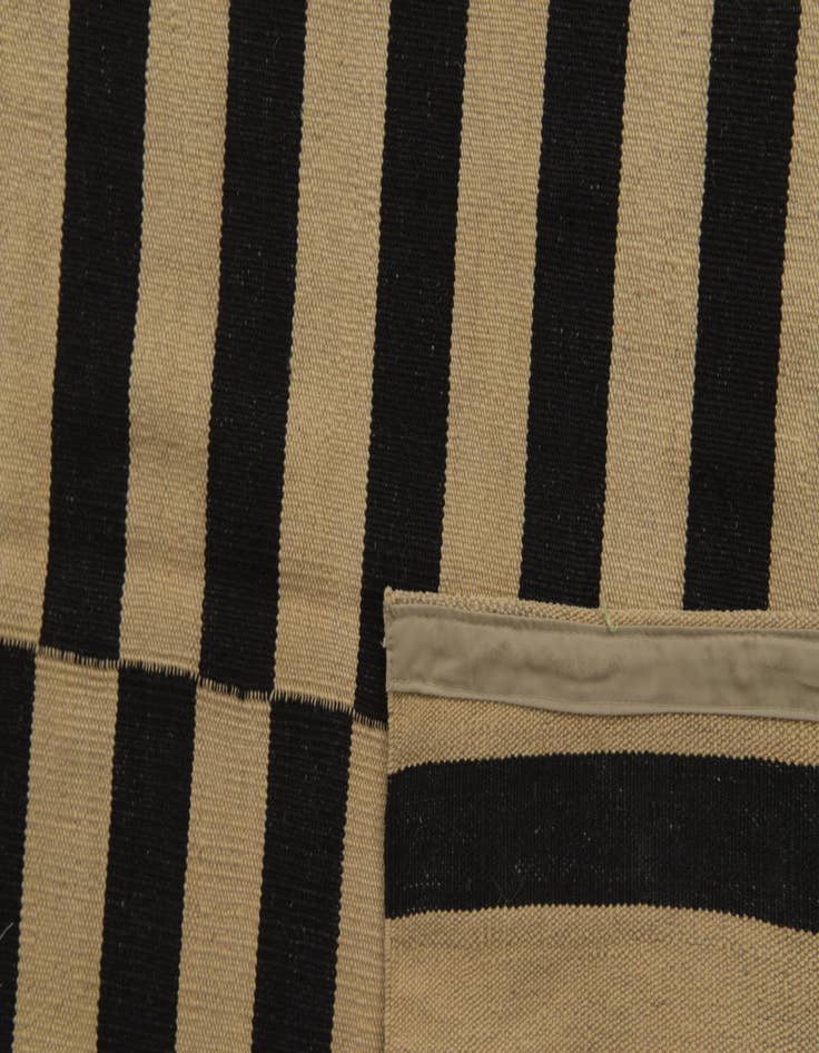 Detail image of 4' 2 x 5' 10  Hand Woven Kilim Modern Wool Rug