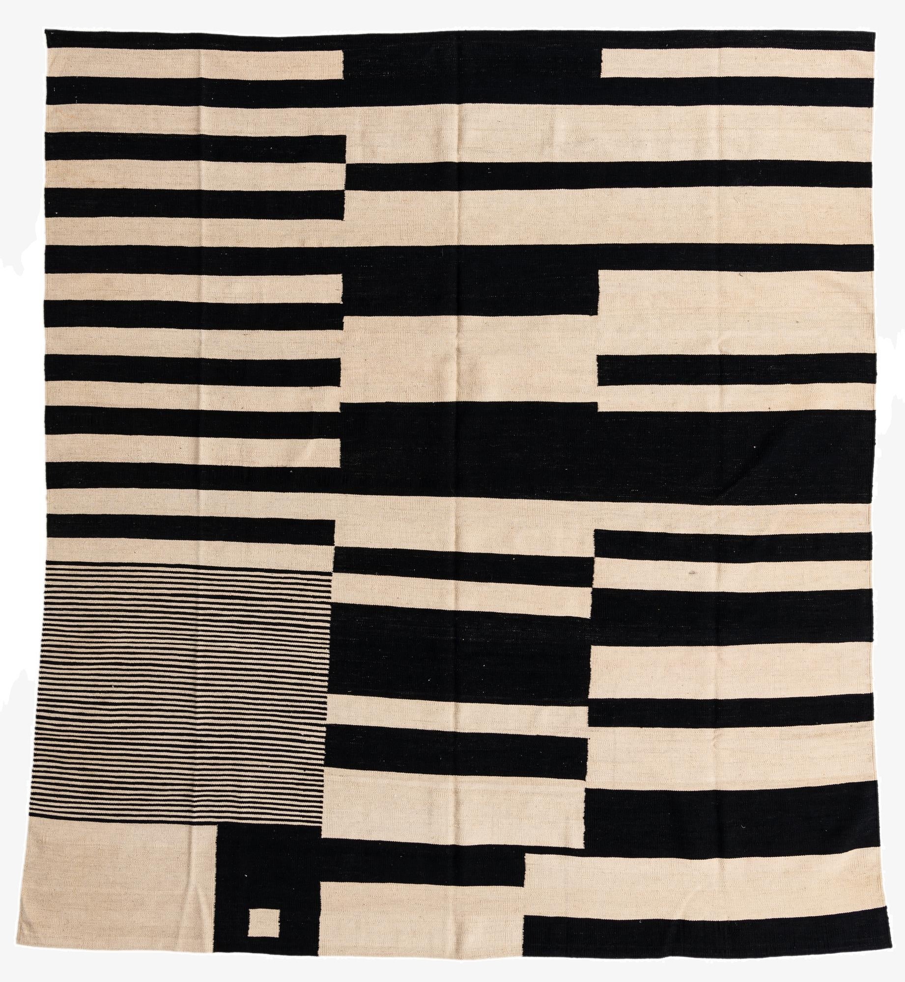 8' 7 x 10'  Hand Woven Kilim Modern Wool Rug