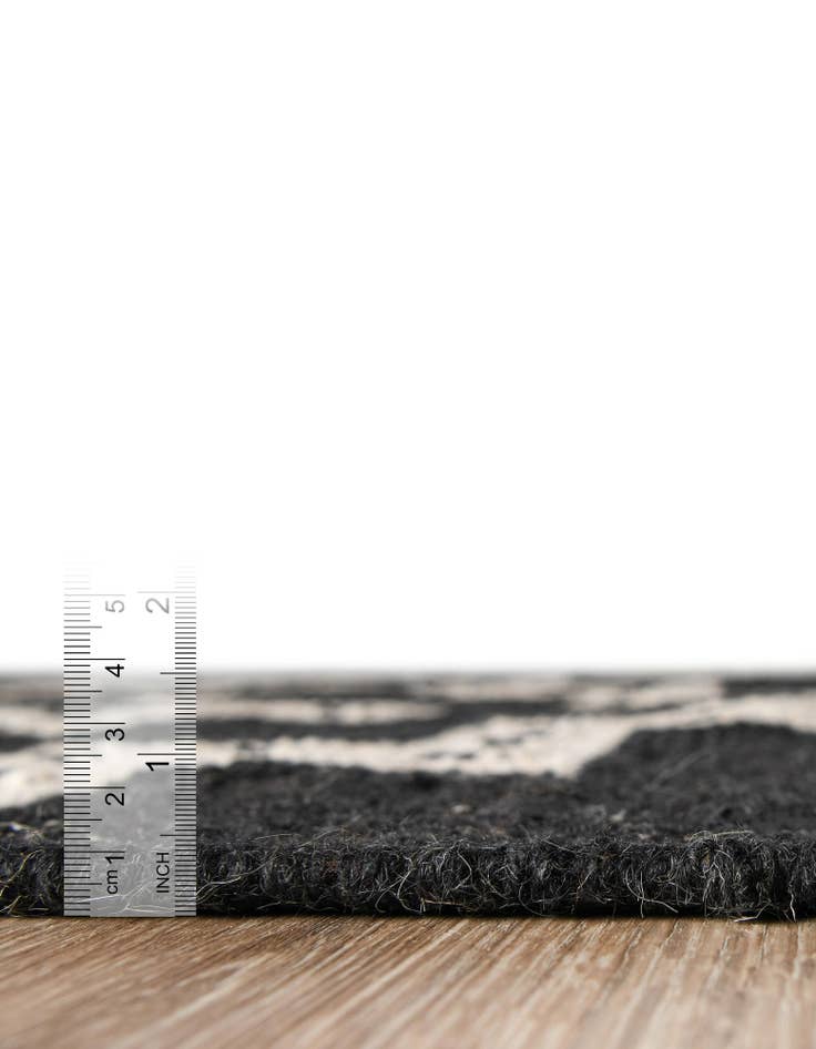 Detail image of 4' 1 x 6' 1 Hand Woven Kilim Wool Rug