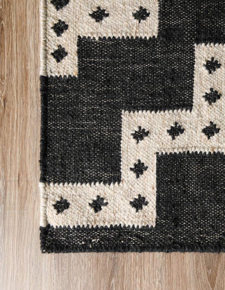 Detail image of 4' 1 x 6' 1 Hand Woven Kilim Wool Rug
