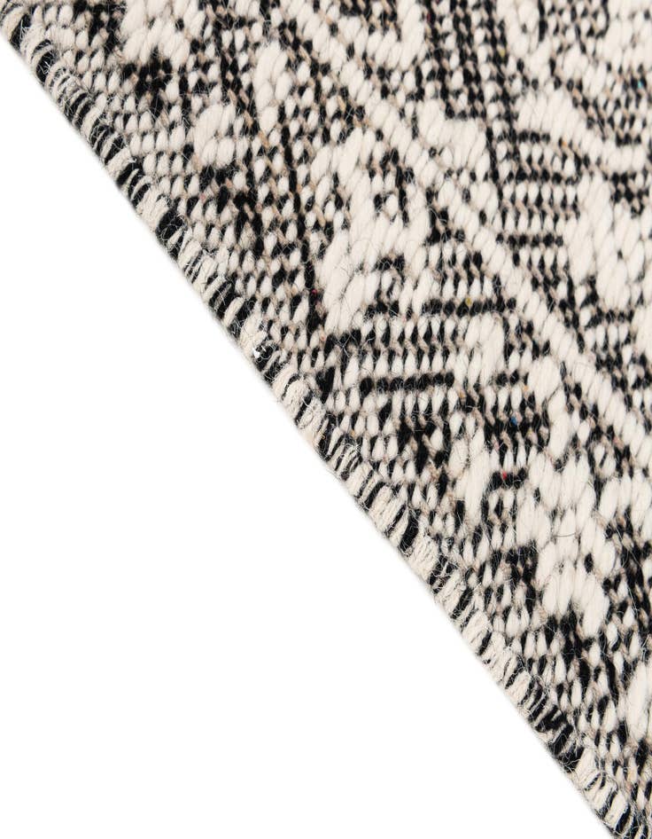 Detail image of 2' 4 x 3' 10  Hand Woven Lattice Wool Rug