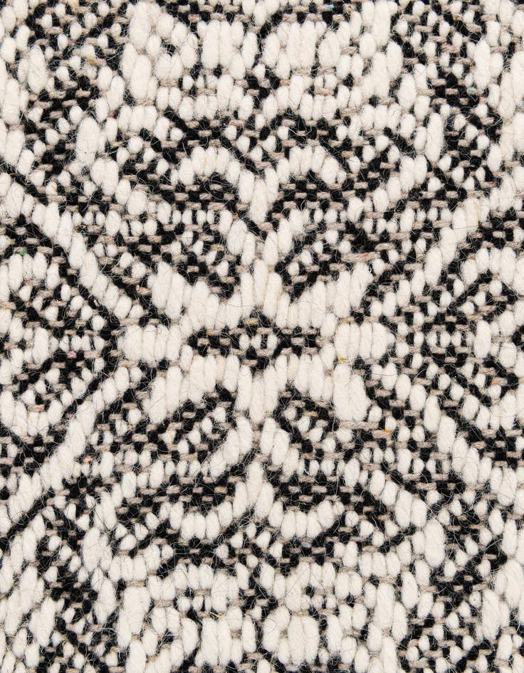 Detail image of 2' 4 x 3' 10  Hand Woven Lattice Wool Rug