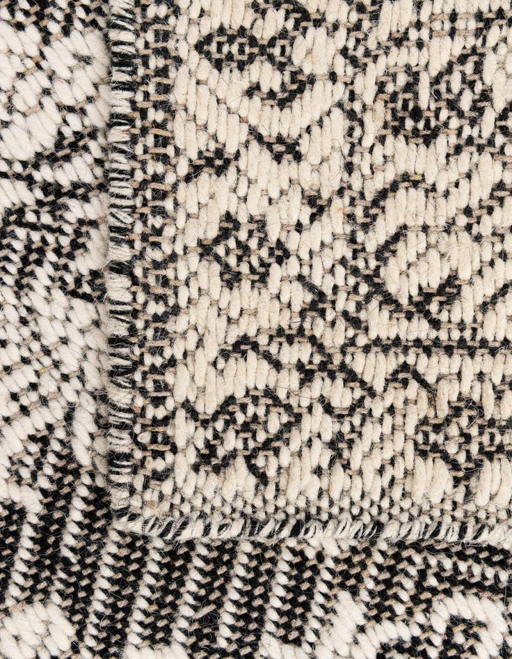 Detail image of 2' 4 x 3' 10  Hand Woven Lattice Wool Rug