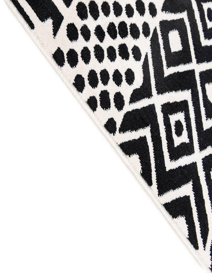 Detail image of 5' x 7' 7 Milano Rug
