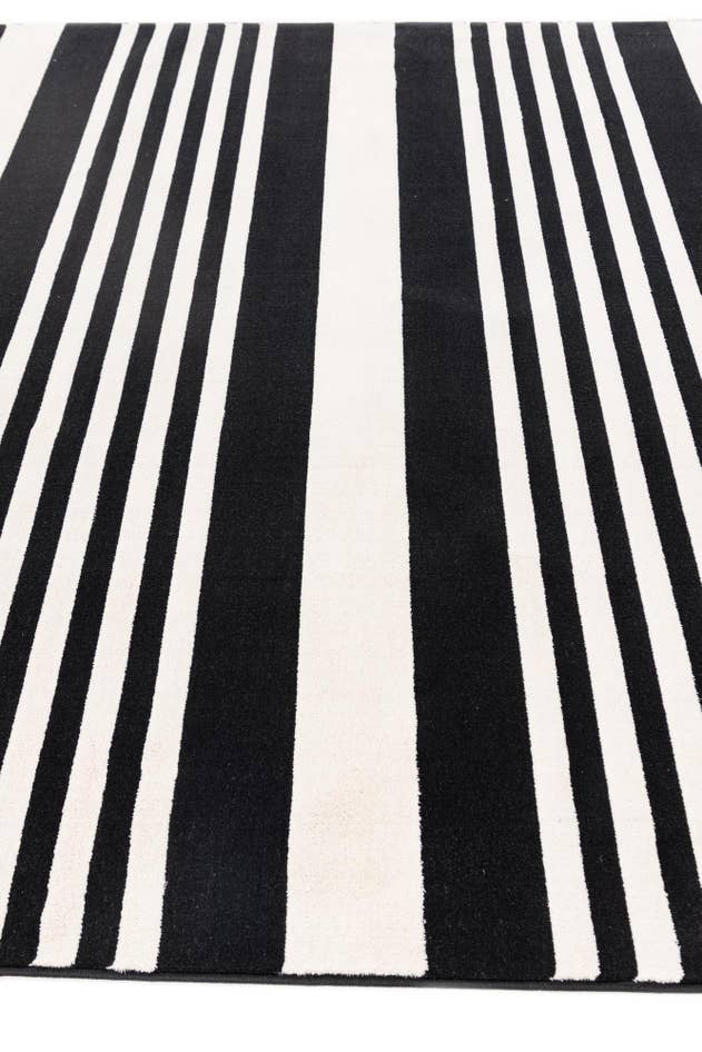 Detail image of 5' x 7' 7 Milano Rug