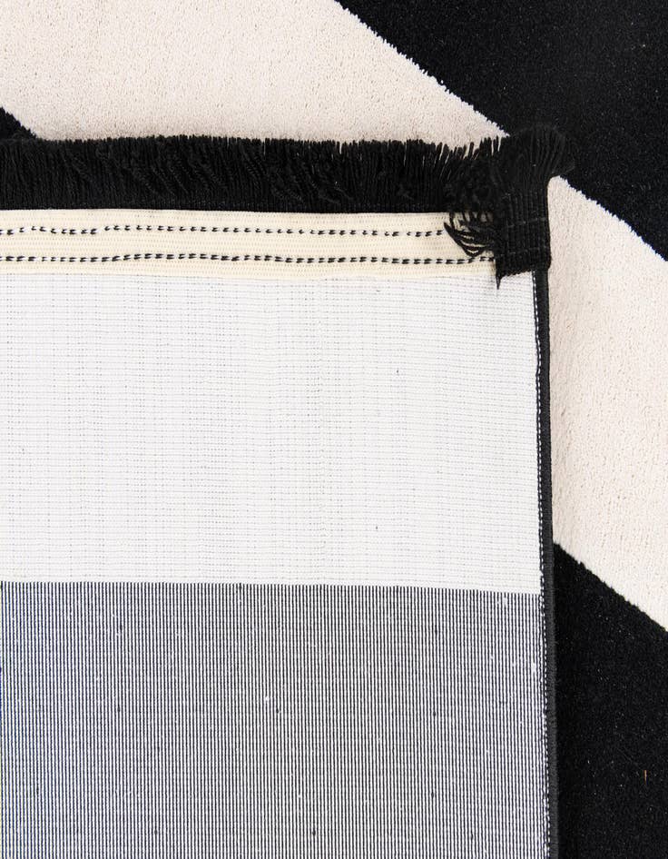 Detail image of 5' x 7' 7 Milano Rug