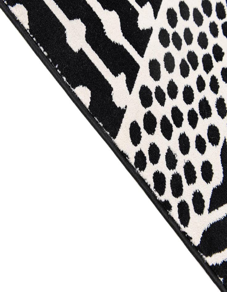 Detail image of 5' x 7' 7 Milano Rug