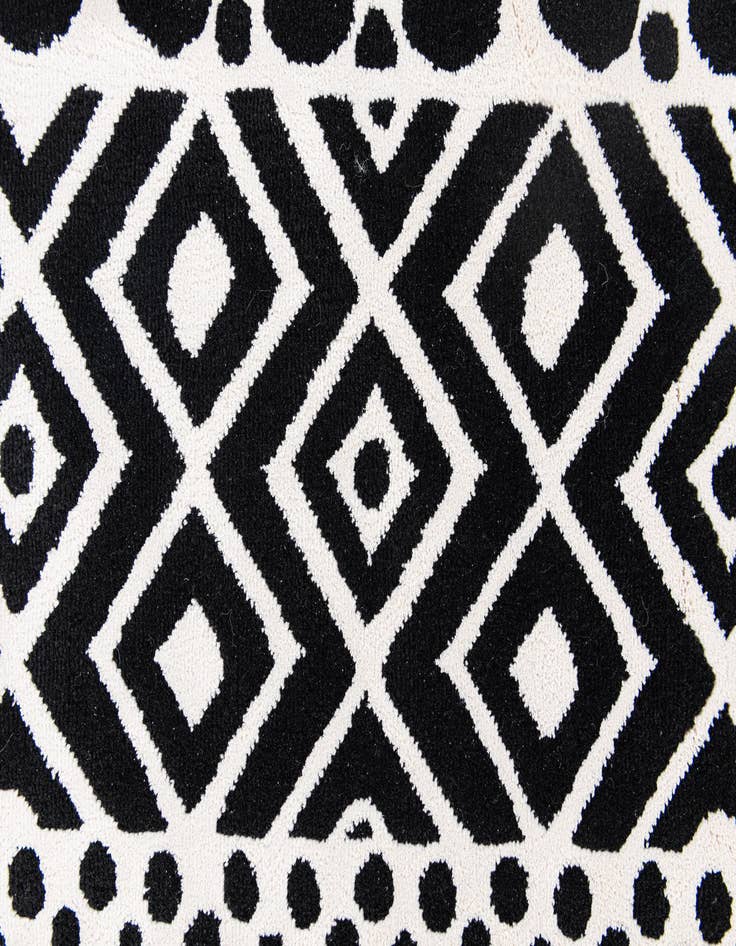 Detail image of 5' x 7' 7 Milano Rug