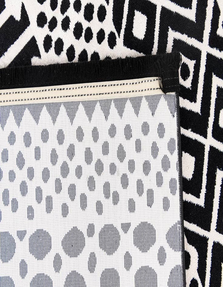 Detail image of 5' x 7' 7 Milano Rug