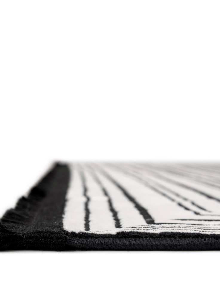 Detail image of 4' x 6' Milano Rug