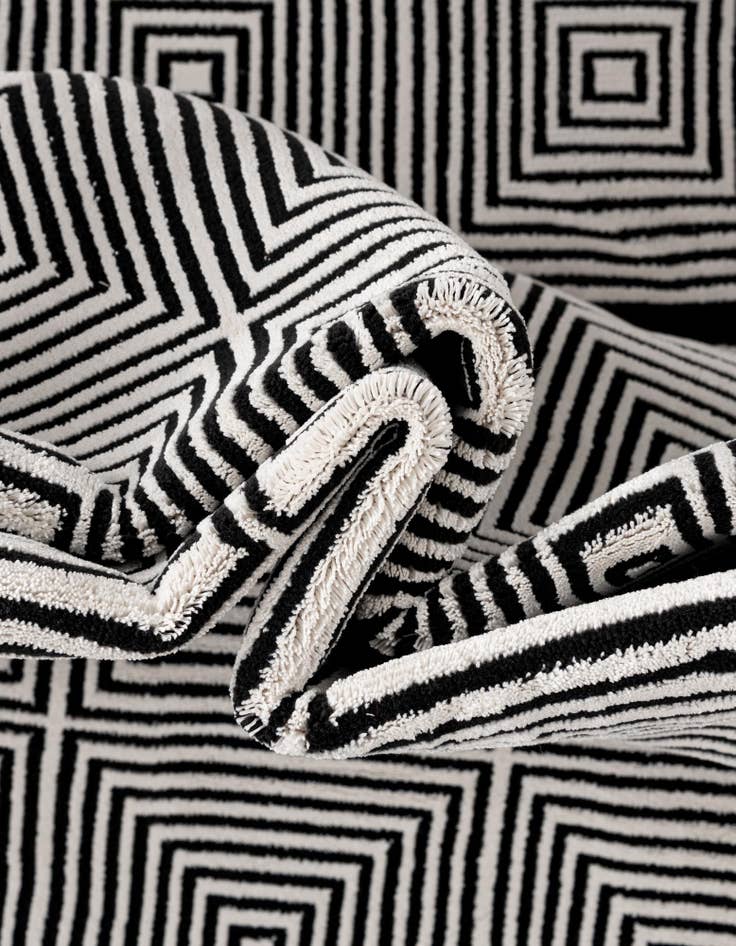 Detail image of 7' 1 x 10' Milano Rug