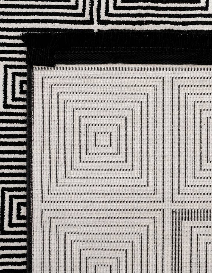 Detail image of 7' 1 x 10' Milano Rug