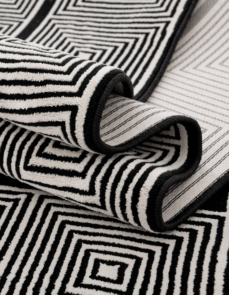 Detail image of 6' 1 x 9' Milano Rug