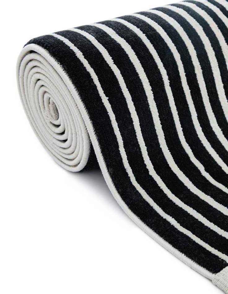 Detail image of 7' x 10' Milano Rug