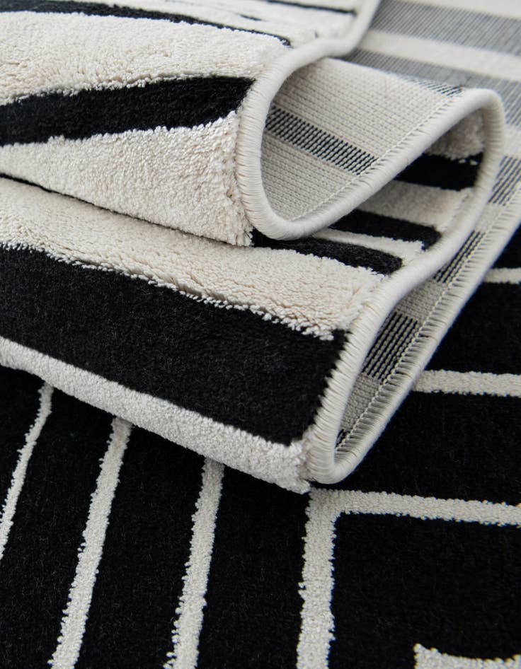 Detail image of 7' x 10' Milano Rug