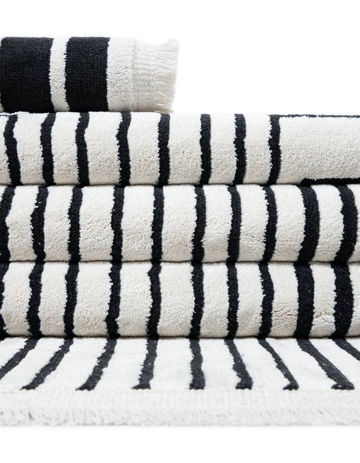 Detail image of 7' x 10' Milano Rug