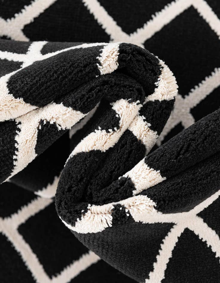 Detail image of 8' 3 x 10' Milano Rug