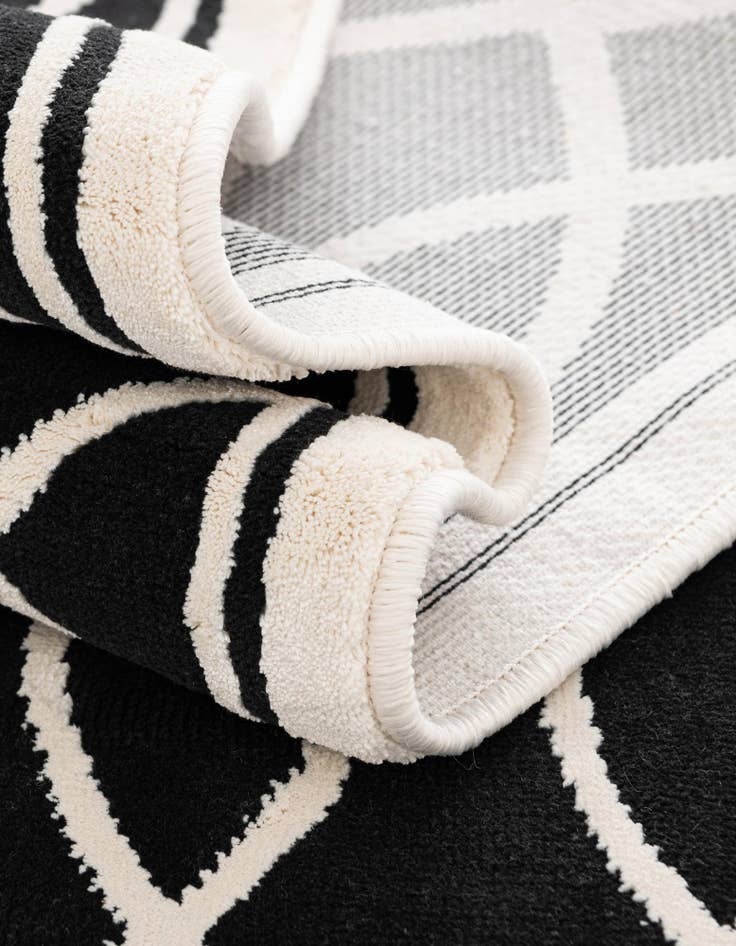 Detail image of 8' 3 x 10' Milano Rug