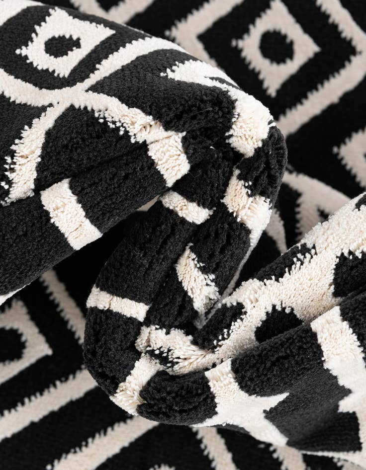 Detail image of 2' 3 x 3' Milano Rug