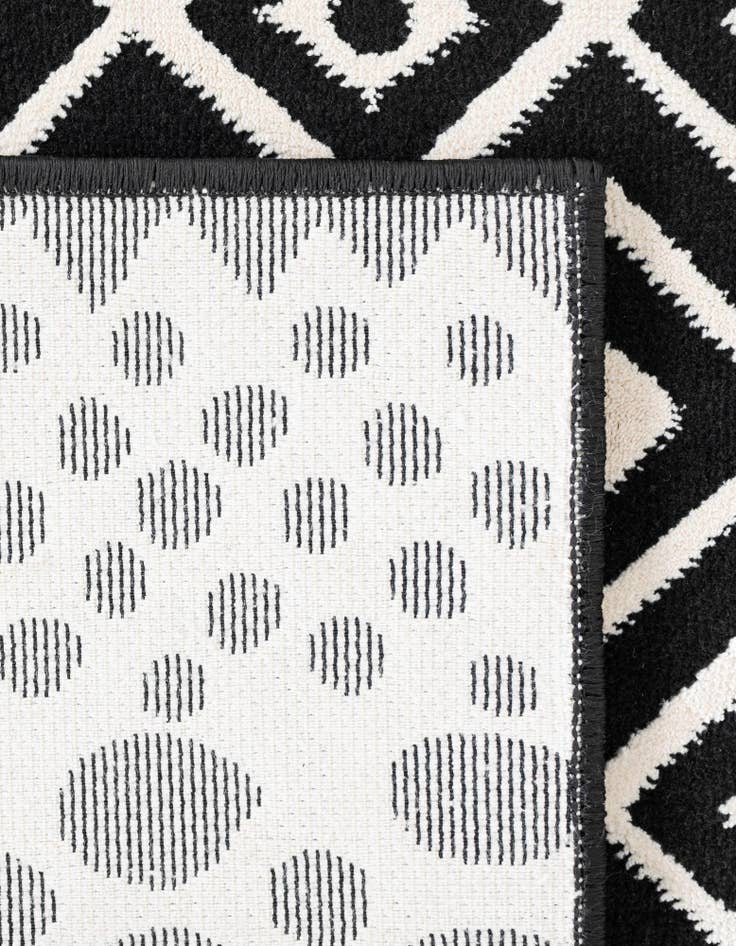 Detail image of 2' 3 x 3' Milano Rug