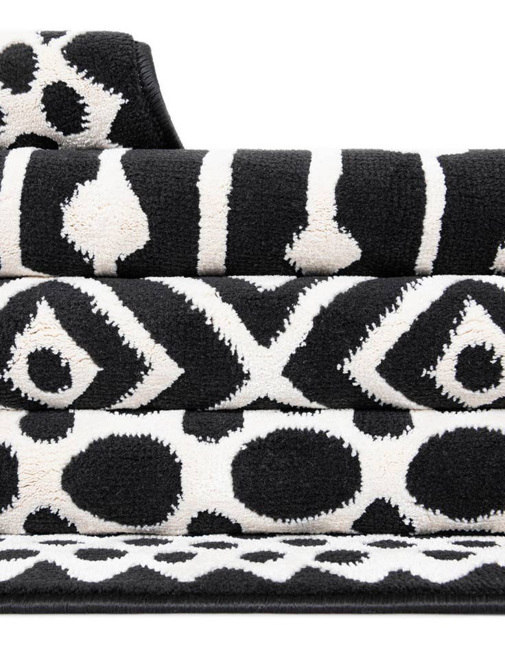 Detail image of 2' 3 x 3' Milano Rug