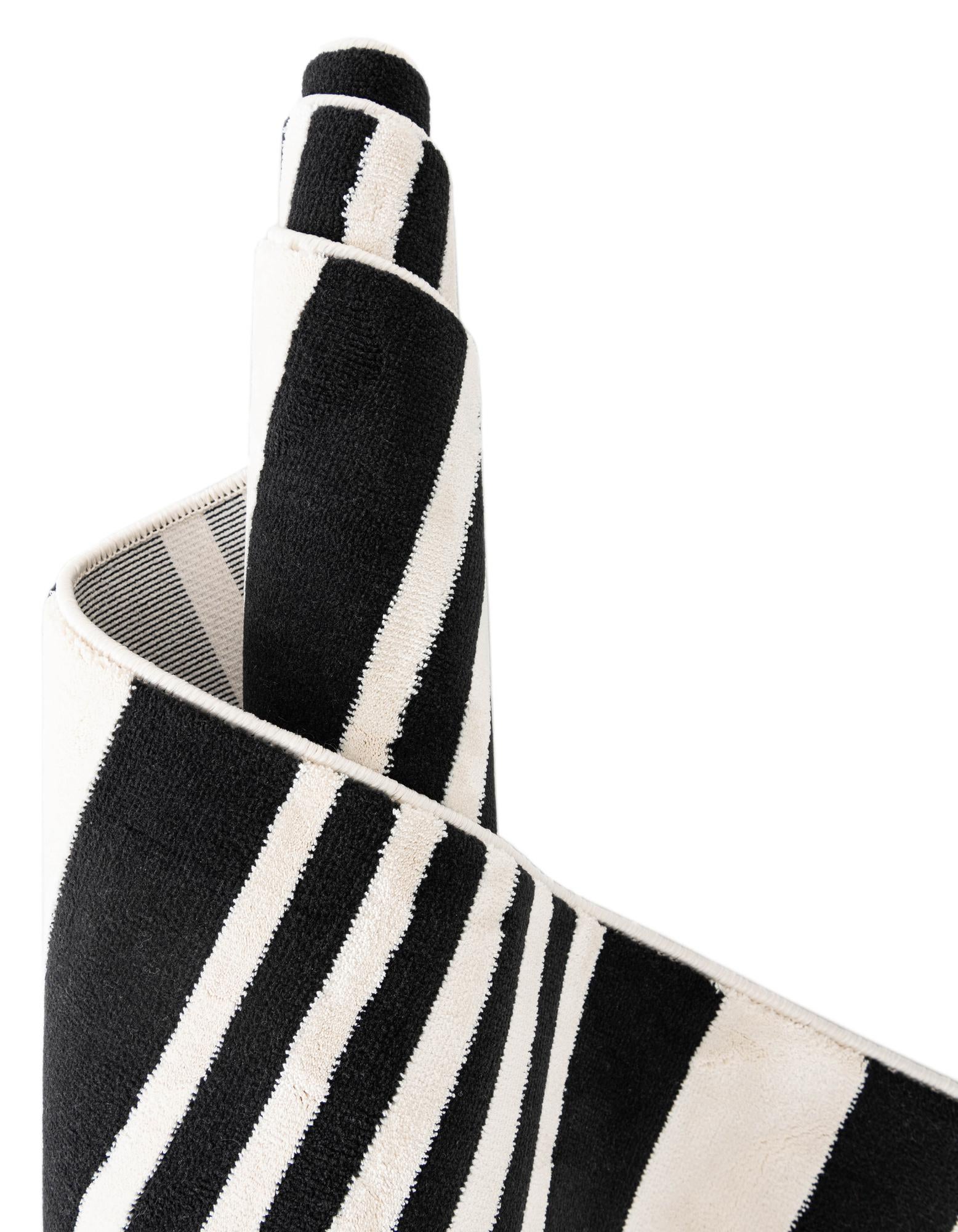 4' 5 x 6' Milano Rug