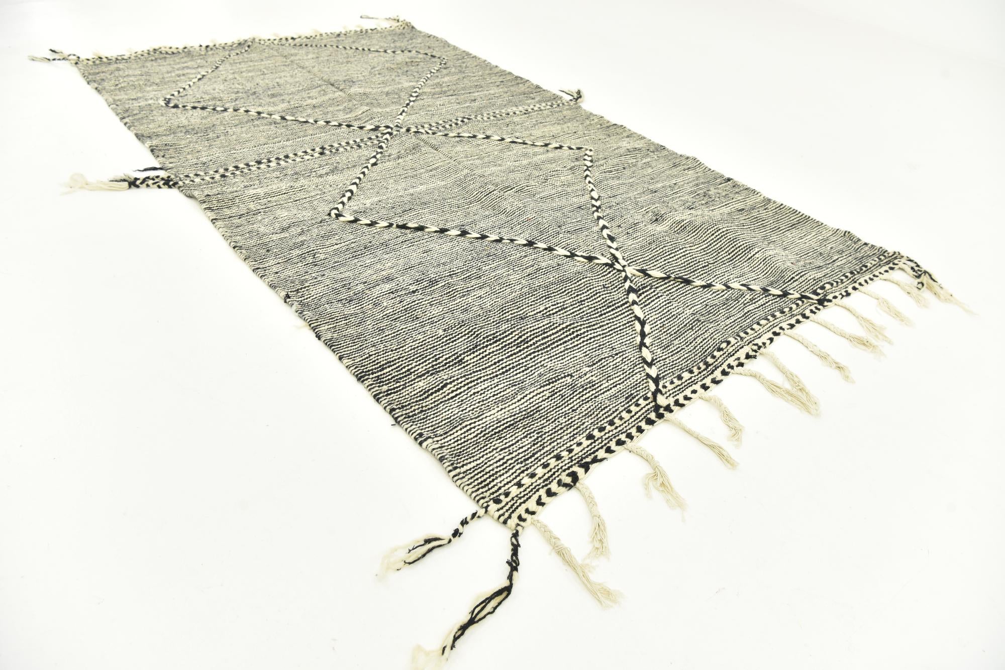 4' 11 x 8' 4 Hand Knotted Moroccan Wool Rug