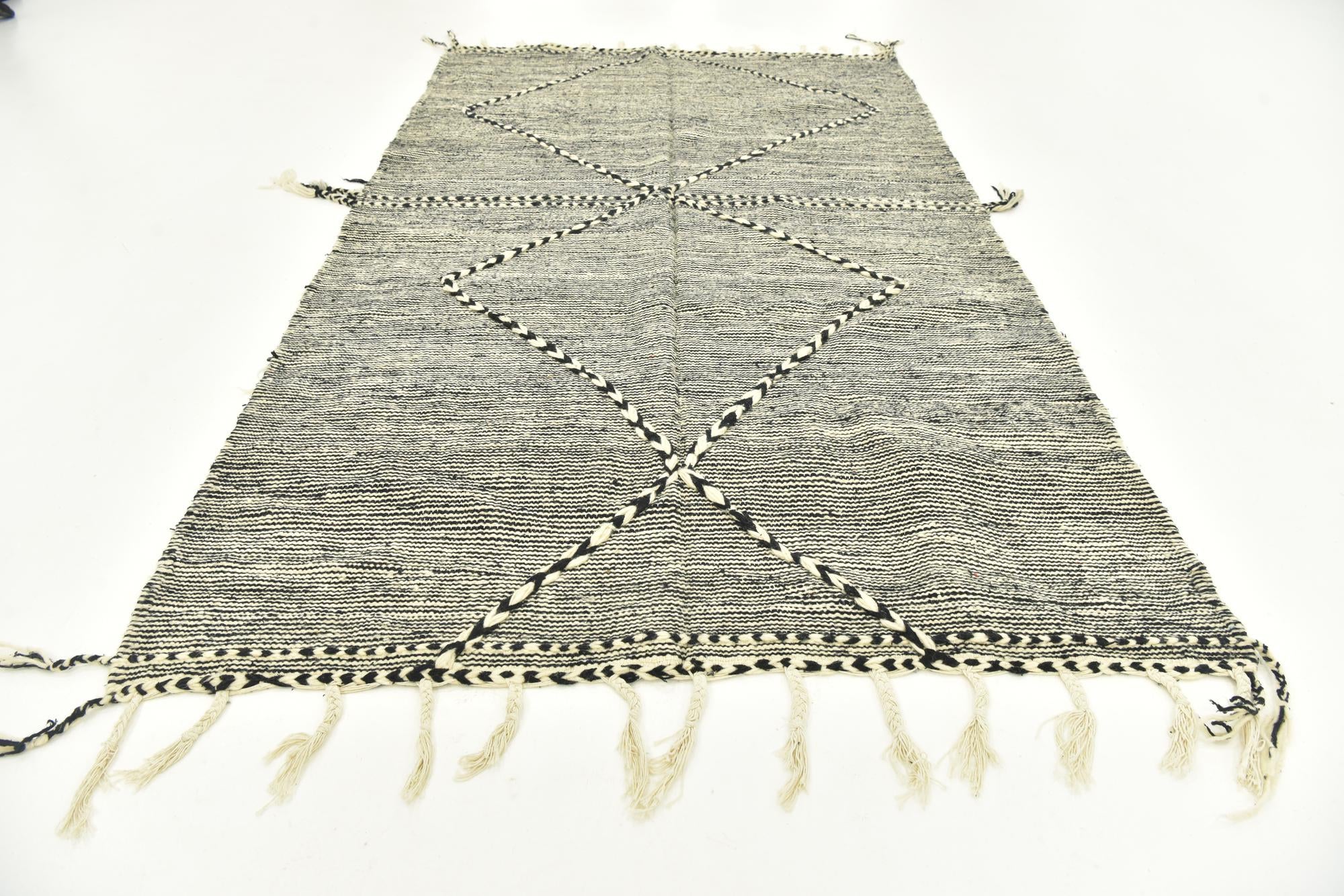 4' 11 x 8' 4 Hand Knotted Moroccan Wool Rug