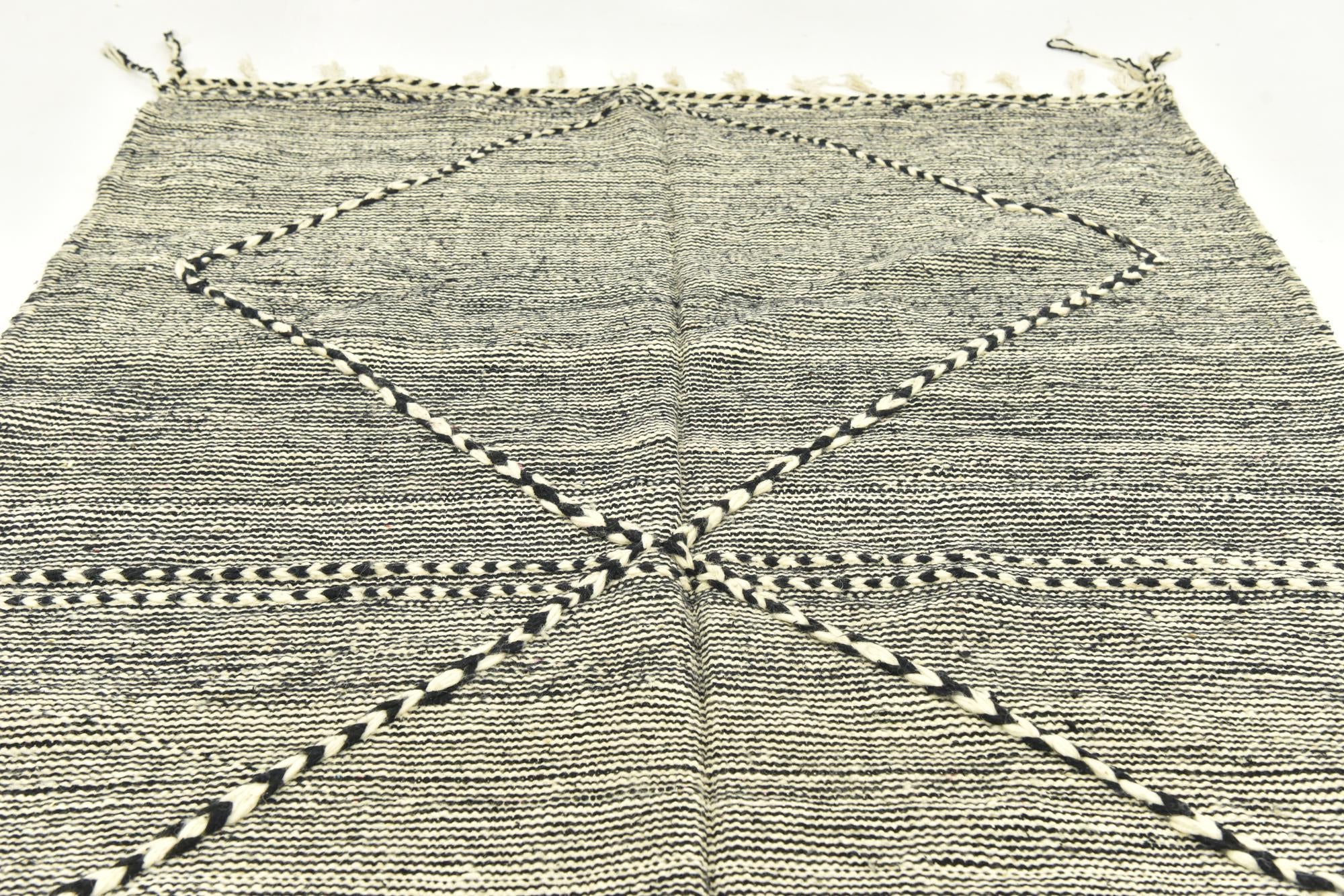 4' 11 x 8' 4 Hand Knotted Moroccan Wool Rug