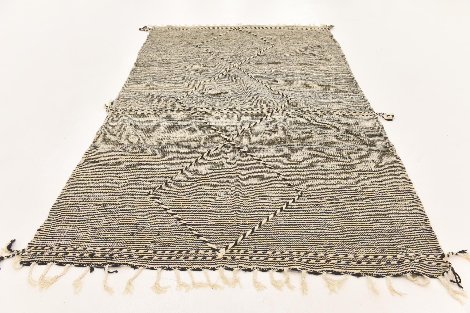 5' 6 x 8' 6 Hand Knotted Moroccan Wool Rug