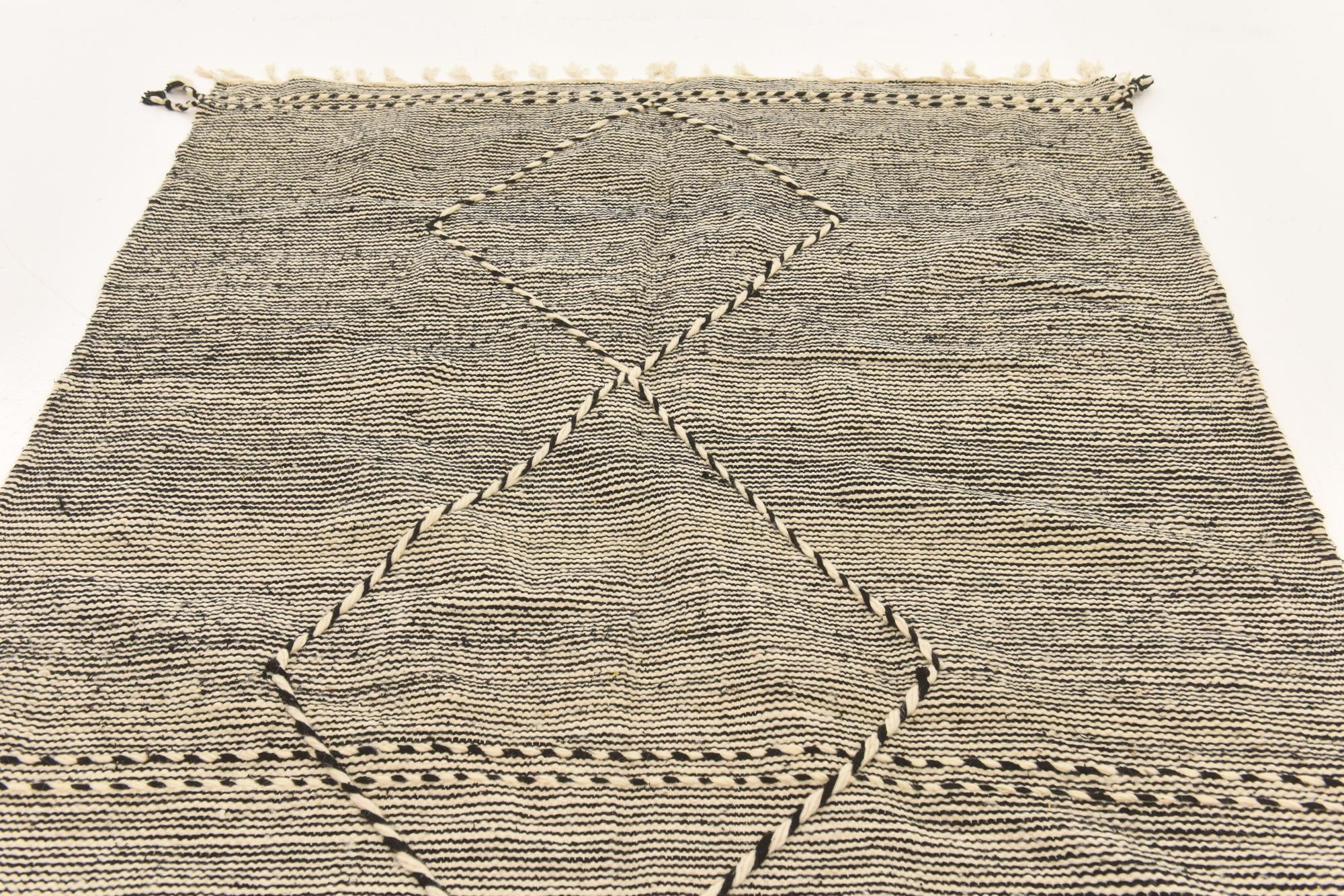 5' 6 x 8' 6 Hand Knotted Moroccan Wool Rug