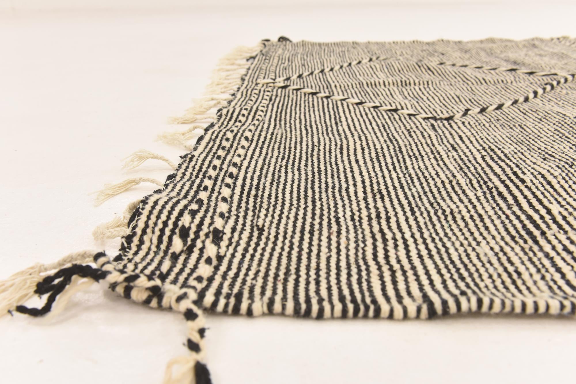 5' 6 x 8' 6 Hand Knotted Moroccan Wool Rug
