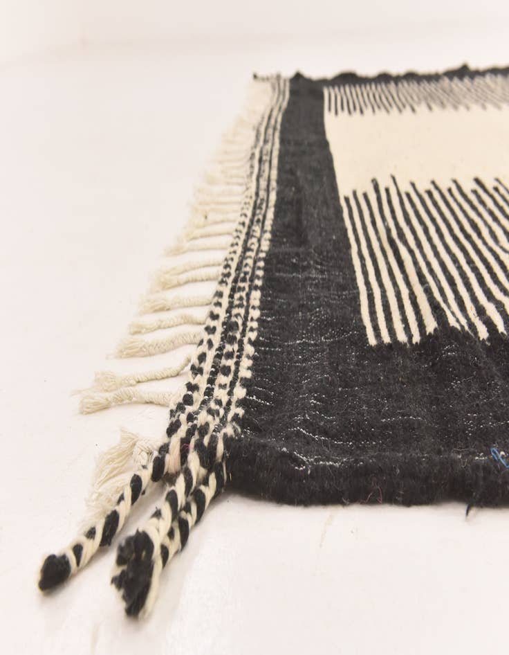 Detail image of 7' 5 x 11' Hand Knotted Moroccan Wool Rug