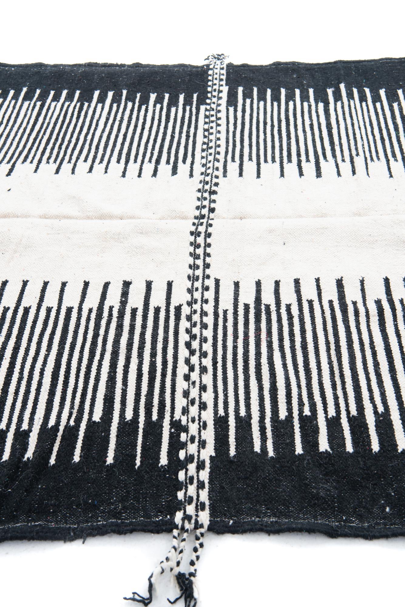 7' x 10' 5 Hand Knotted Moroccan Wool Rug
