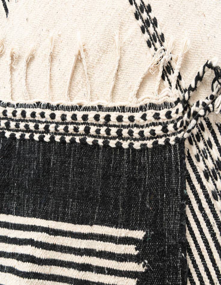 Detail image of 7' x 10' 5  Hand Knotted Moroccan Wool Rug