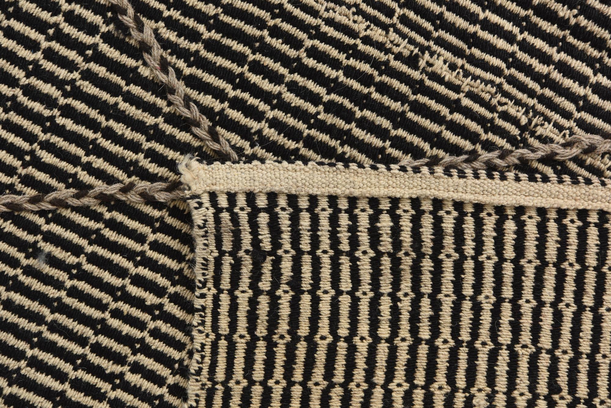 5' 10 x 9' 4 Hand Knotted Moroccan Wool Rug