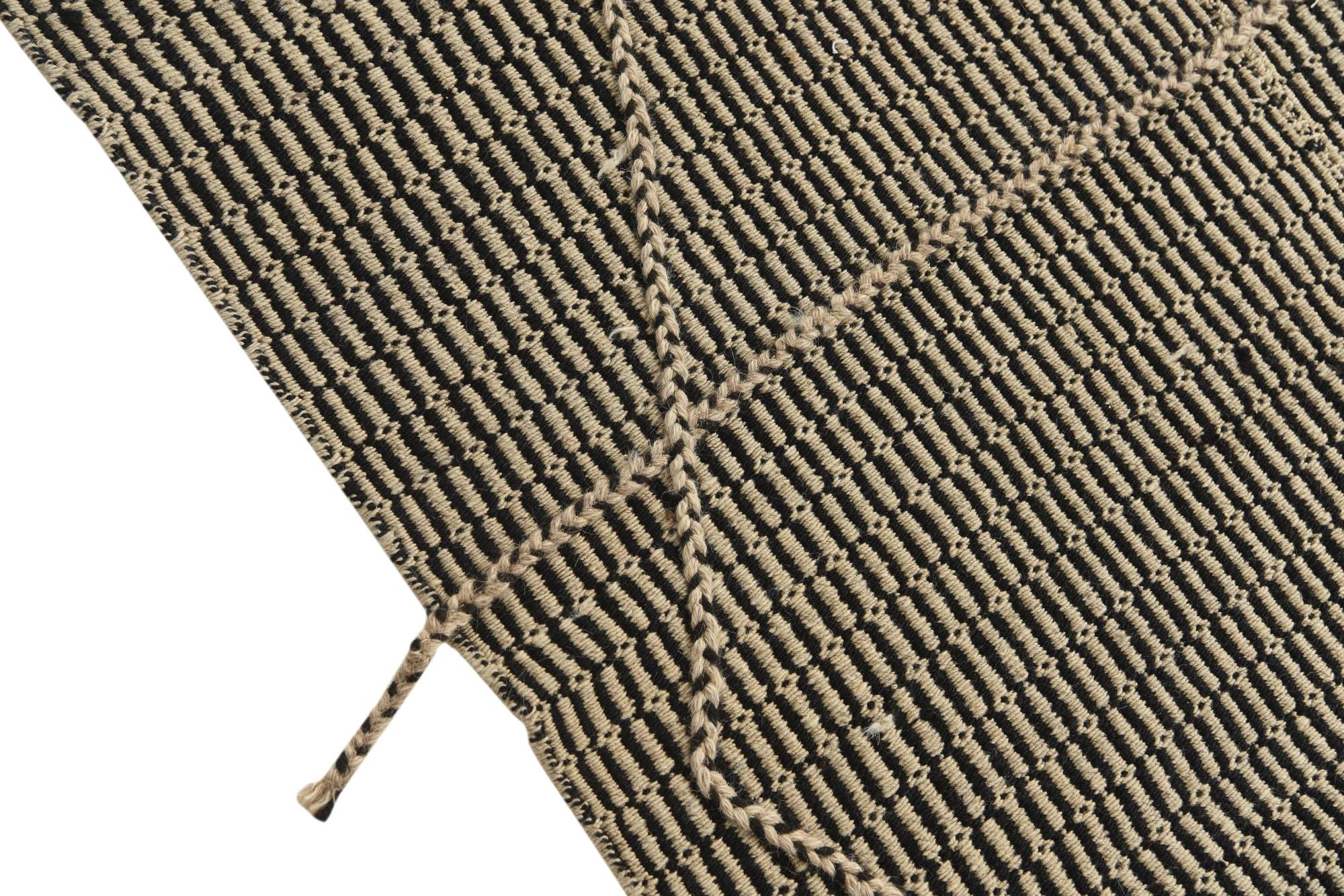 5' 9 x 9' Hand Knotted Moroccan Wool Rug