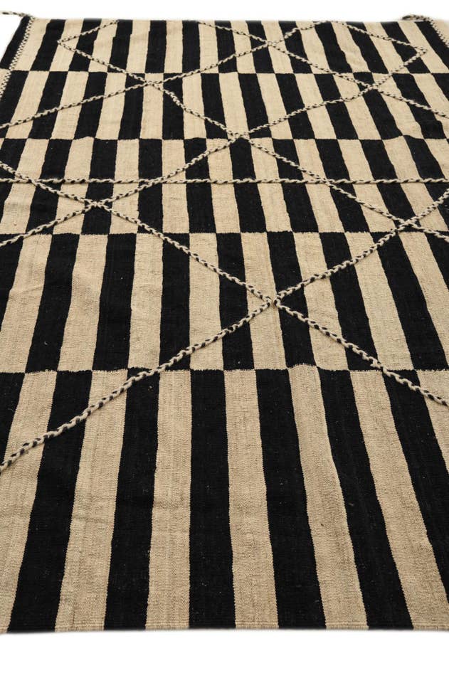 Detail image of 5' 10 x 10' 1 Hand Knotted Moroccan Wool Rug