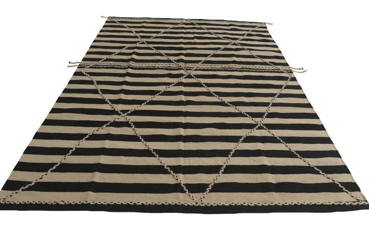 Detail image of 6' 8 x 9' 8 Hand Knotted Moroccan Wool Rug