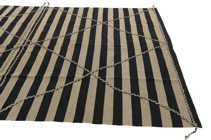 Detail image of 6' 8 x 9' 8 Hand Knotted Moroccan Wool Rug