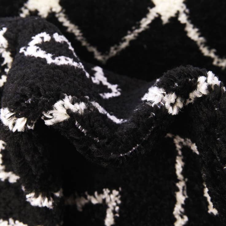 Detail image of 7' 10 x 10' Moroccan Trellis Rug