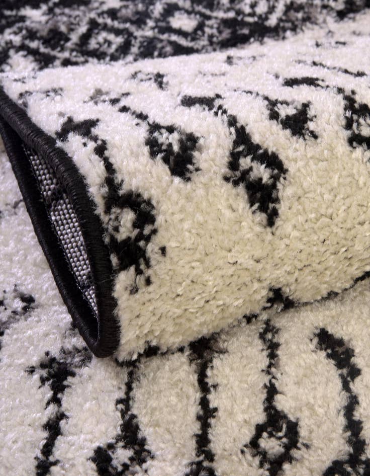 Detail image of 4' x 6' Moroccan Trellis Rug