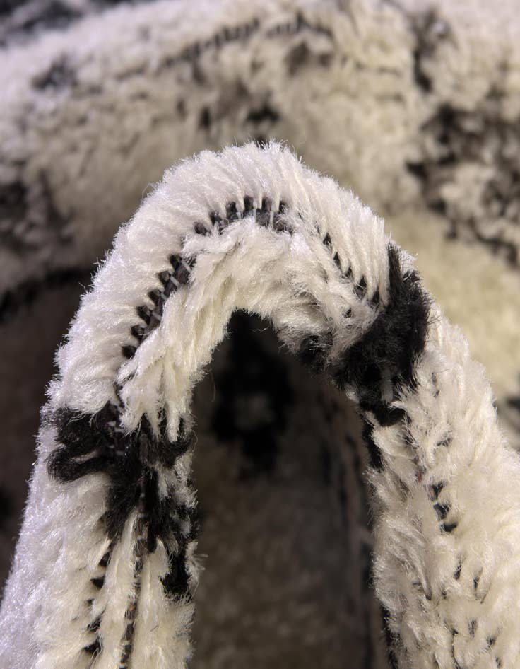 Detail image of 4' x 6' Moroccan Trellis Rug