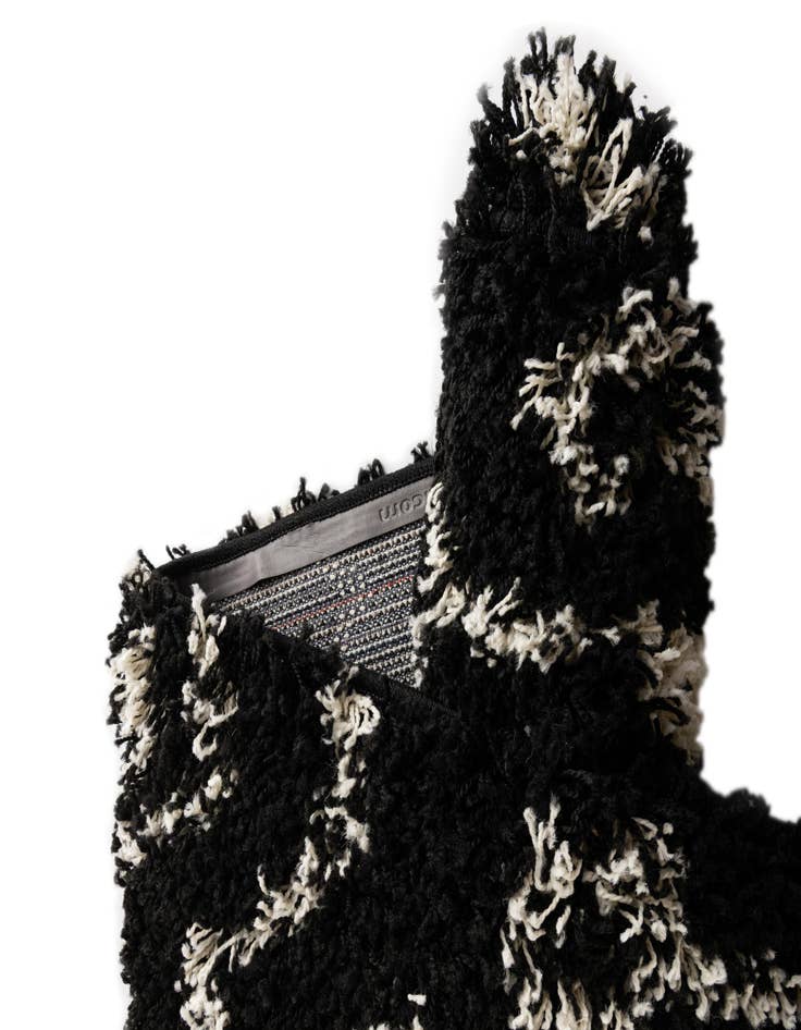 Detail image of 5' 3 x 8' Moroccan Trellis Shag Rug