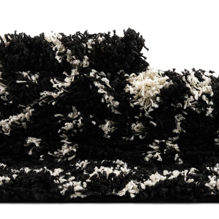 Detail image of 5' 3 x 8' Moroccan Trellis Shag Rug